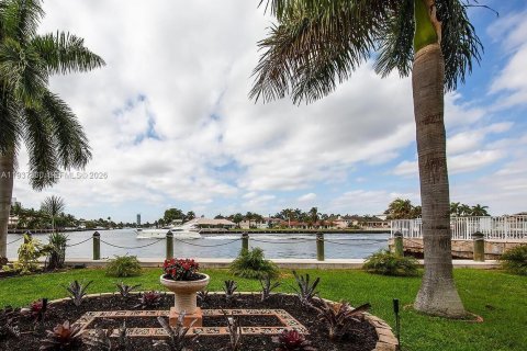 Condo in Hallandale Beach, Florida, 1 bedroom № 2059702 - photo 26