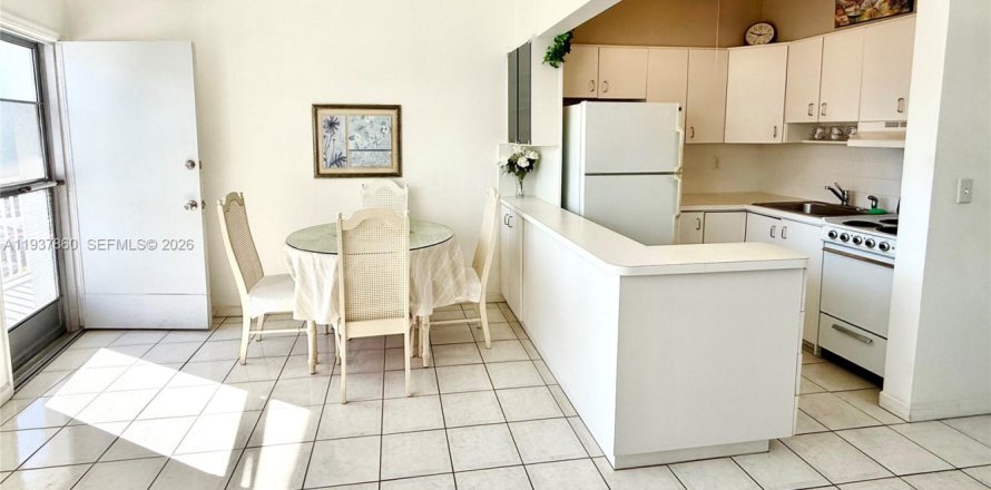 Condo in Hallandale Beach, Florida, 1 bedroom № 2059702