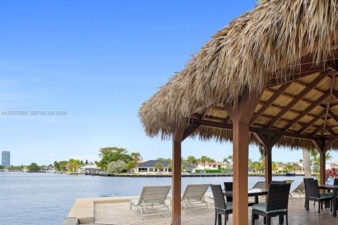 Condo in Hallandale Beach, Florida, 1 bedroom № 2059702 - photo 22