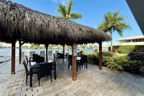 Condo in Hallandale Beach, Florida, 1 bedroom № 2059702 - photo 30