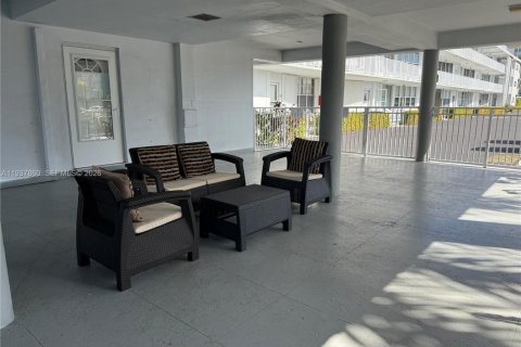 Condo in Hallandale Beach, Florida, 1 bedroom № 2059702 - photo 27
