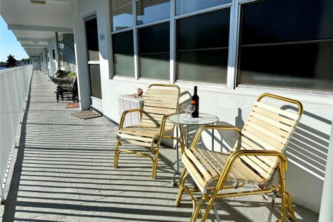Condo in Hallandale Beach, Florida, 1 bedroom № 2059702 - photo 4