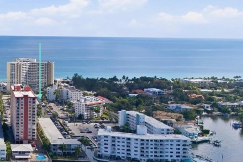 Condo in Hallandale Beach, Florida, 1 bedroom № 2059702 - photo 8