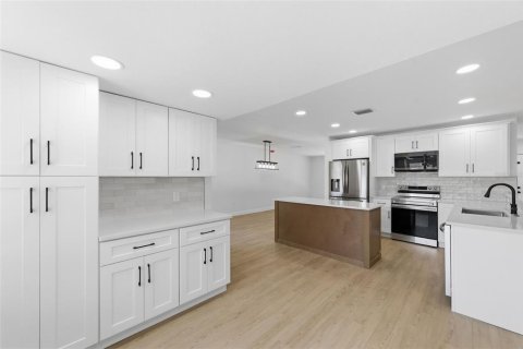Villa ou maison à vendre à Largo, Floride: 3 chambres, 172.89 m2 № 2119317 - photo 10