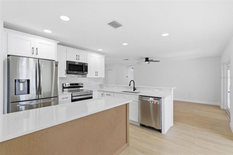Villa ou maison à vendre à Largo, Floride: 3 chambres, 172.89 m2 № 2119317 - photo 13