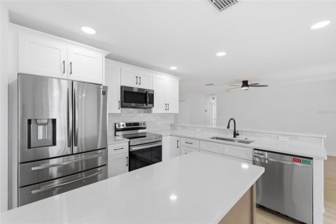Villa ou maison à vendre à Largo, Floride: 3 chambres, 172.89 m2 № 2119317 - photo 14