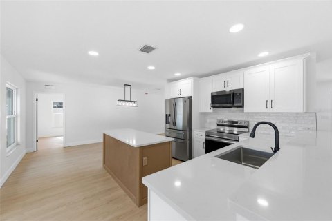 Villa ou maison à vendre à Largo, Floride: 3 chambres, 172.89 m2 № 2119317 - photo 15