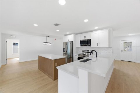 Villa ou maison à vendre à Largo, Floride: 3 chambres, 172.89 m2 № 2119317 - photo 12