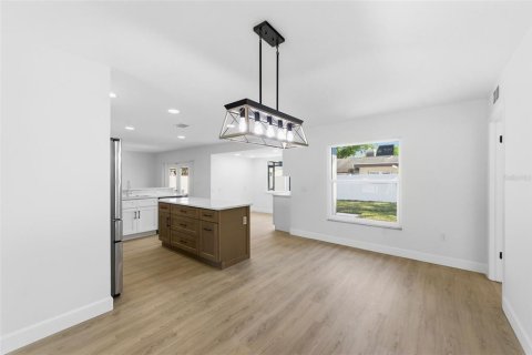 Villa ou maison à vendre à Largo, Floride: 3 chambres, 172.89 m2 № 2119317 - photo 7