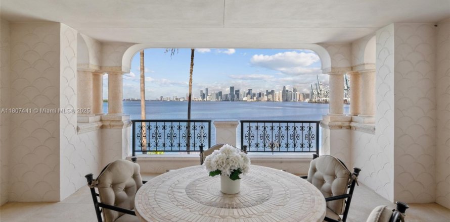 Condominio en Miami Beach, Florida, 2 dormitorios  № 1867253