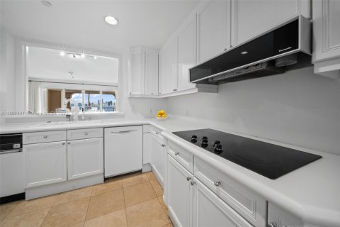 Condominio en venta en Miami Beach, Florida, 2 dormitorios, 181.16 m2 № 1867253 - foto 8