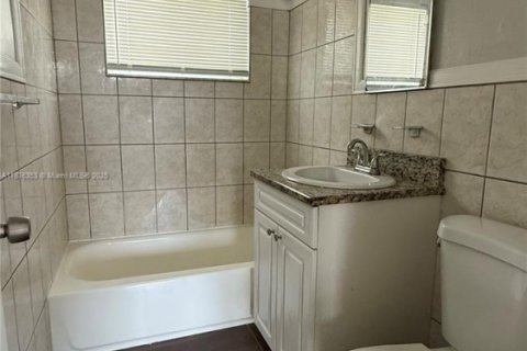 Снять в аренду виллу или дом в Майами, Флорида 1 спальня, 63.17м2, № 1927043 - фото 6