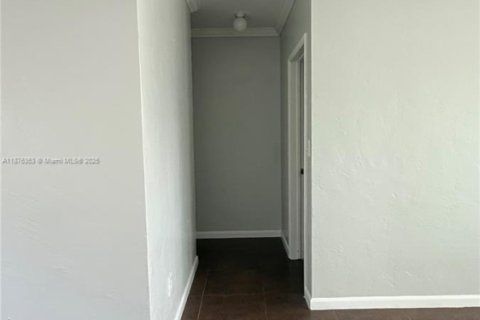 Снять в аренду виллу или дом в Майами, Флорида 1 спальня, 63.17м2, № 1927043 - фото 5
