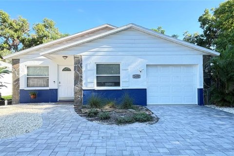 Villa ou maison à louer à Sarasota, Floride: 3 chambres, 116.5 m2 № 1373916 - photo 1
