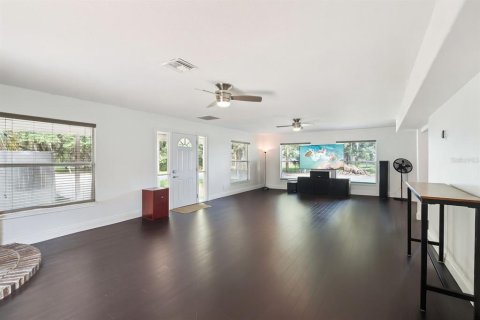 House in Leesburg, Florida 3 bedrooms, 200.3 sq.m. № 2105252 - photo 4