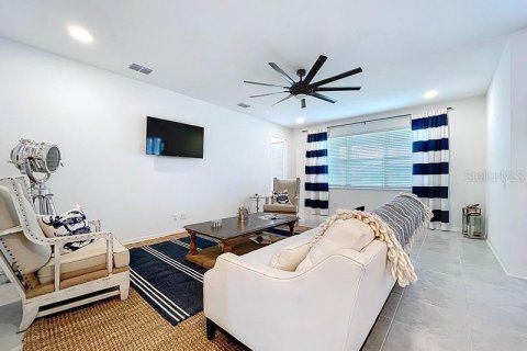 Villa ou maison à vendre à Zephyrhills, Floride: 5 chambres, 349.41 m2 № 2155616 - photo 17