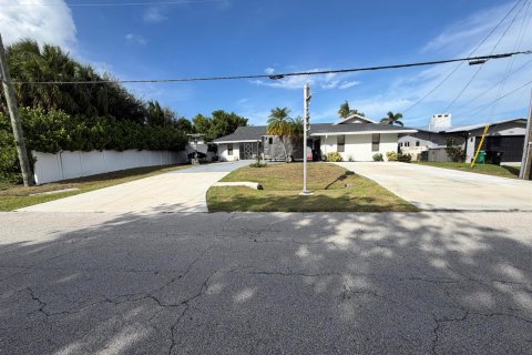 Casa en venta en Port St. Lucie, Florida, 3 dormitorios, 207.64 m2 № 2410867 - foto 3