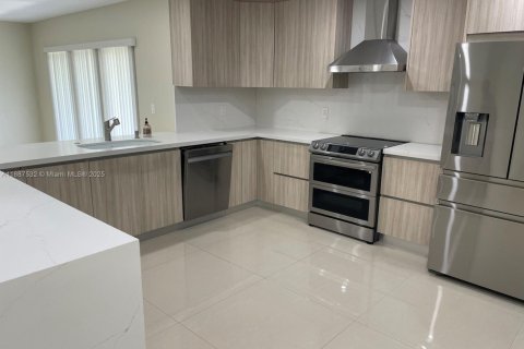 Villa ou maison à louer à Hollywood, Floride: 3 chambres, 157.93 m2 № 1941697 - photo 3