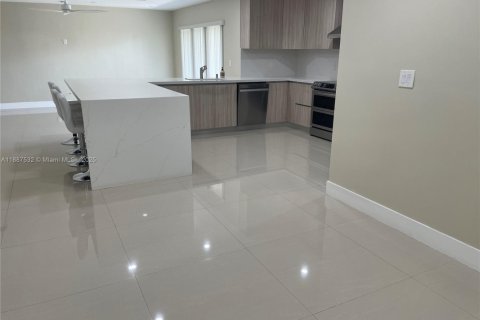 Villa ou maison à louer à Hollywood, Floride: 3 chambres, 157.93 m2 № 1941697 - photo 6