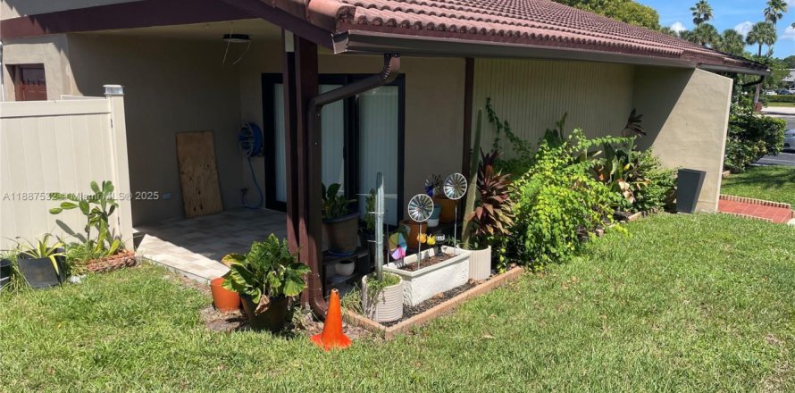 Villa ou maison à Hollywood, Floride 3 chambres, 157.93 m2 № 1941697