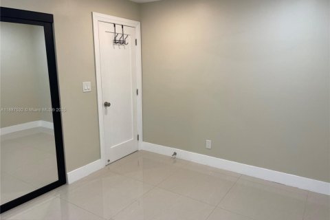 Villa ou maison à louer à Hollywood, Floride: 3 chambres, 157.93 m2 № 1941697 - photo 15