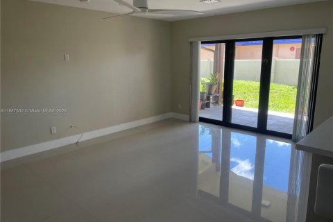 Villa ou maison à louer à Hollywood, Floride: 3 chambres, 157.93 m2 № 1941697 - photo 9
