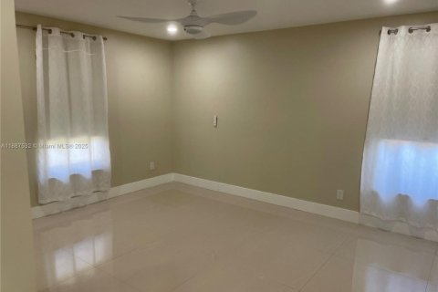 Villa ou maison à louer à Hollywood, Floride: 3 chambres, 157.93 m2 № 1941697 - photo 11