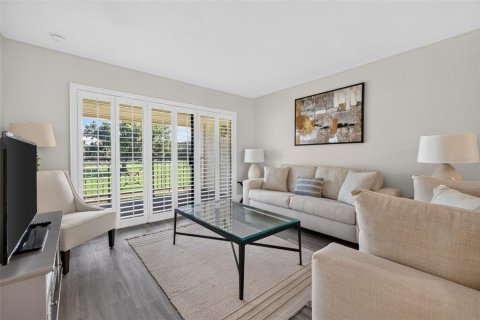 Condo in Wesley Chapel, Florida, 3 bedrooms  № 2378274 - photo 8