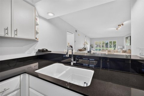 Condo in Wesley Chapel, Florida, 3 bedrooms  № 2378274 - photo 12