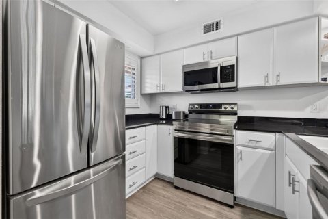 Condo in Wesley Chapel, Florida, 3 bedrooms  № 2378274 - photo 14
