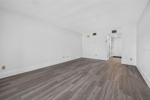 Condo in Wesley Chapel, Florida, 3 bedrooms  № 2378274 - photo 23