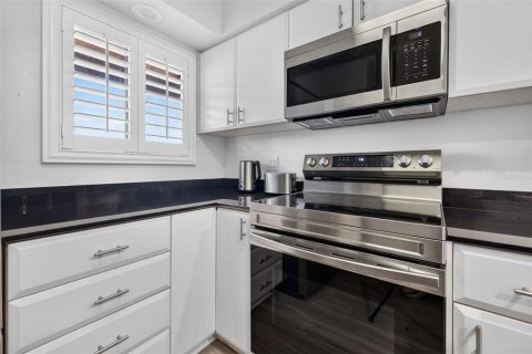 Condo in Wesley Chapel, Florida, 3 bedrooms  № 2378274 - photo 11