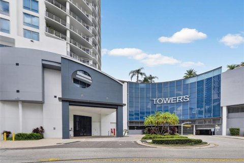 Copropriété à vendre à Tampa, Floride: 2 chambres, 128.02 m2 № 2371085 - photo 2