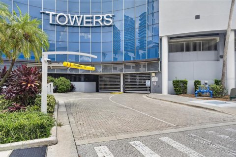 Copropriété à vendre à Tampa, Floride: 2 chambres, 128.02 m2 № 2371085 - photo 4