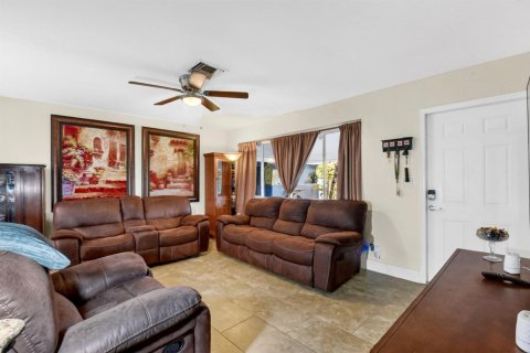 Villa ou maison à vendre à West Palm Beach, Floride: 2 chambres, 72.84 m2 № 2088058 - photo 6