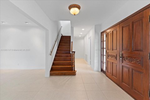 House in Miami, Florida 5 bedrooms, 304.25 sq.m. № 1950492 - photo 18