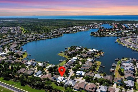 House in Apollo Beach, Florida 4 bedrooms, 261.24 sq.m. № 2151751 - photo 4
