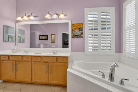 House in Apollo Beach, Florida 4 bedrooms, 261.24 sq.m. № 2151751 - photo 24