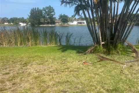 House in Miami, Florida 3 bedrooms № 1779884 - photo 4