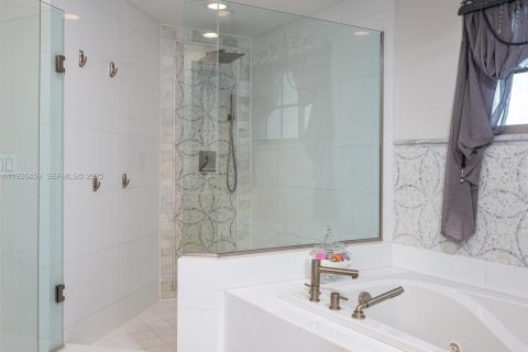 Condominio en venta en Hollywood, Florida, 3 dormitorios, 293.66 m2 № 2034203 - foto 18