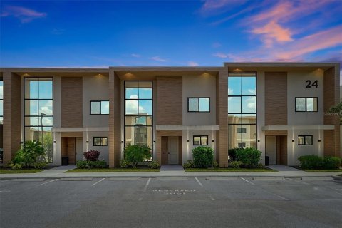 Townhouse in Kissimmee, Florida 3 bedrooms, 203.92 sq.m. № 2195675