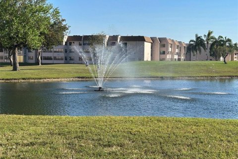 Copropriété à vendre à Sunrise, Floride: 1 chambre, 80.08 m2 № 2245106 - photo 2
