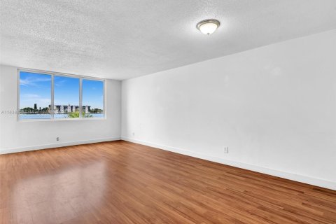 Copropriété à vendre à Miami, Floride: 1 chambre, 81.75 m2 № 1939715 - photo 21