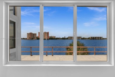 Copropriété à vendre à Miami, Floride: 1 chambre, 81.75 m2 № 1939715 - photo 25