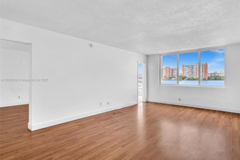 Copropriété à vendre à Miami, Floride: 1 chambre, 81.75 m2 № 1939715 - photo 23