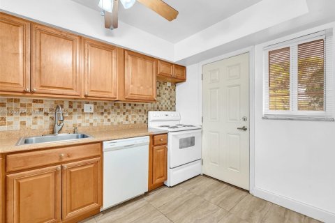 Copropriété à vendre à Miami, Floride: 1 chambre, 81.75 m2 № 1939715 - photo 7