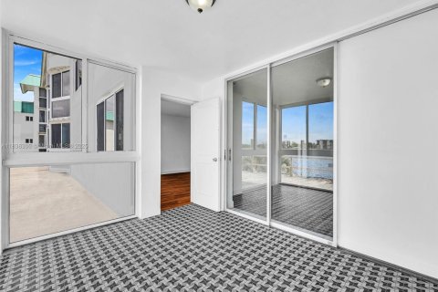 Copropriété à vendre à Miami, Floride: 1 chambre, 81.75 m2 № 1939715 - photo 1