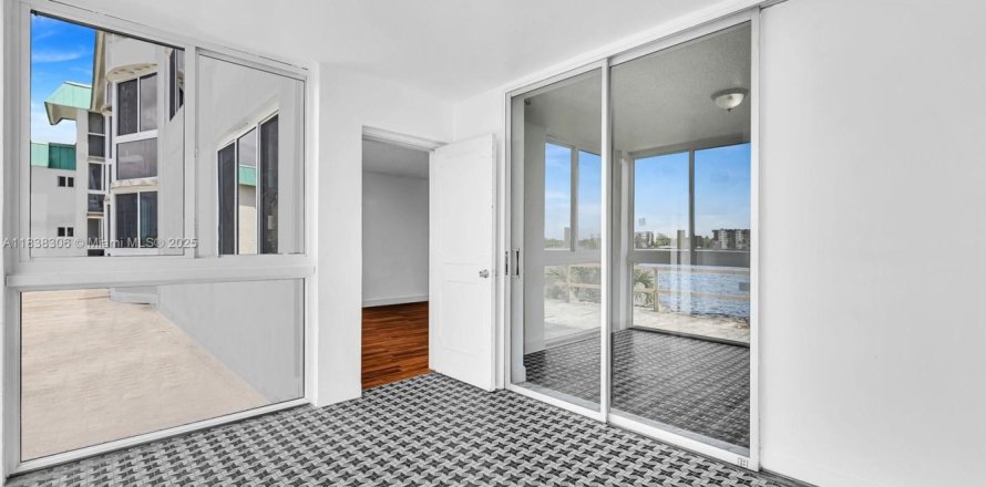 Condo à Miami, Floride, 1 chambre  № 1939715