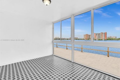 Copropriété à vendre à Miami, Floride: 1 chambre, 81.75 m2 № 1939715 - photo 18