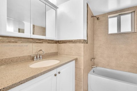 Copropriété à vendre à Miami, Floride: 1 chambre, 81.75 m2 № 1939715 - photo 14